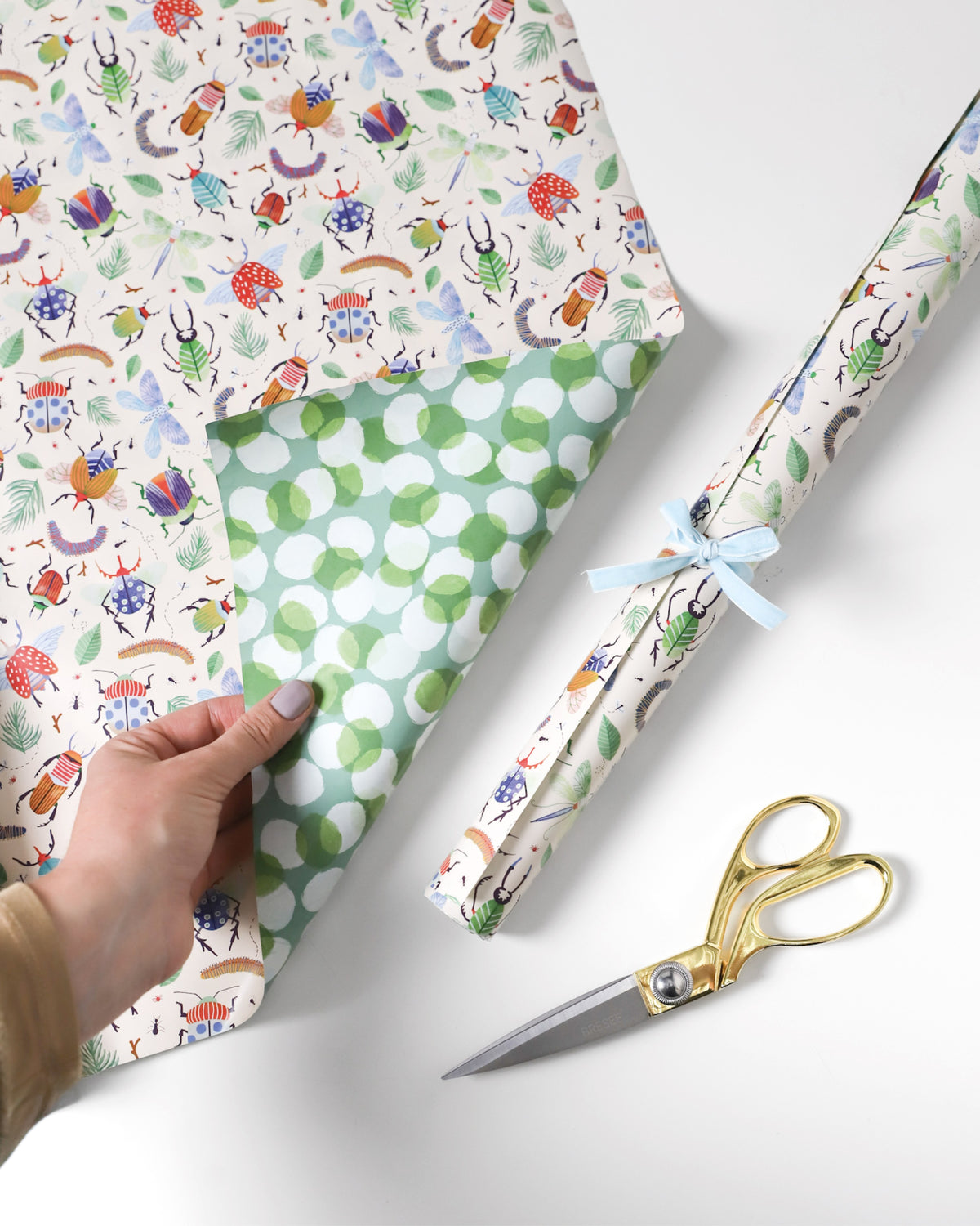 Kit Rollos Niños: el rollo Kyoto abierto muestra sus dos caras, bichos y círculos